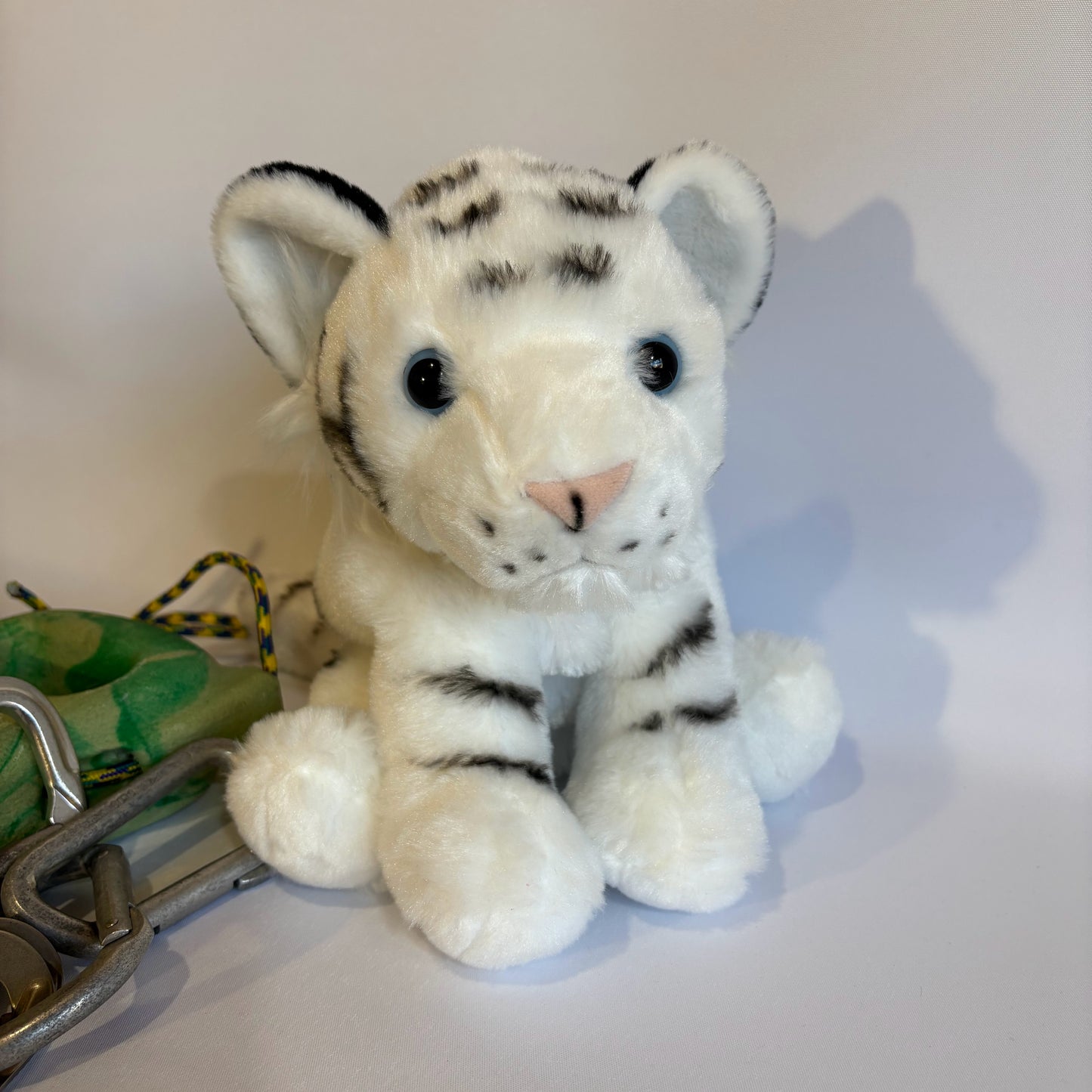 White Tiger Chalk Bag β Plush Animal Climbing Bag with Drawstring Closure β Bouldering Gift for Climbers β Optional Chalk Brush & Belt