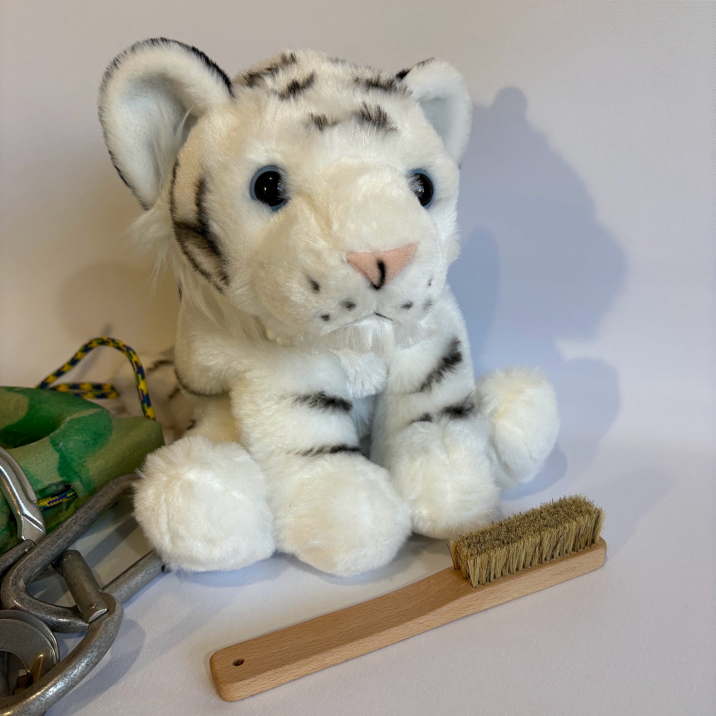 White Tiger Chalk Bag – Plush Animal Climbing Bag with Drawstring Closure – Bouldering Gift for Climbers – Optional Chalk Brush & Belt